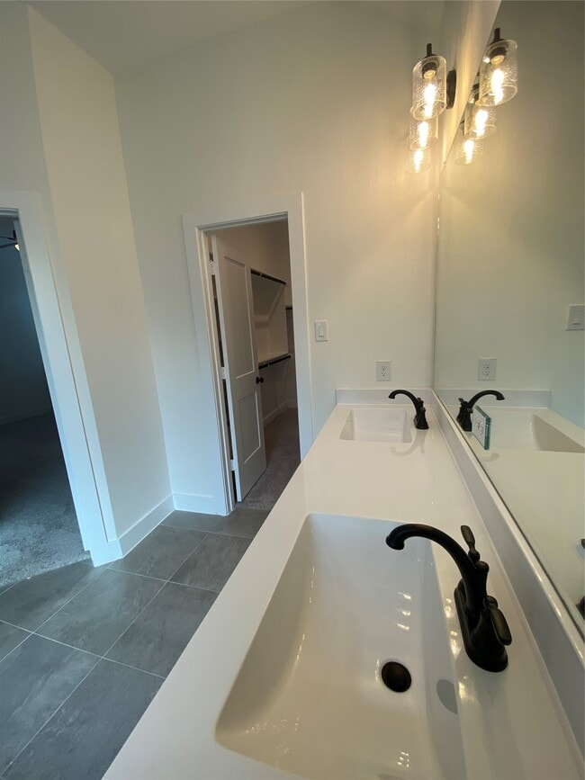 Building Photo - 31323 Balsam Hawk Ln