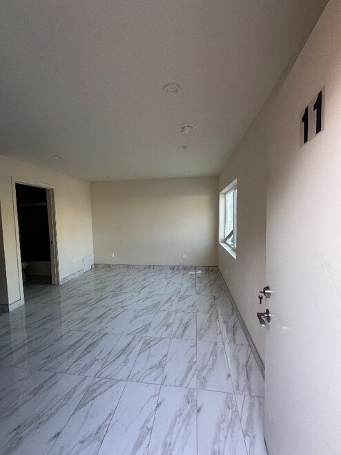 Building Photo - 1193 N Ardmore Ave