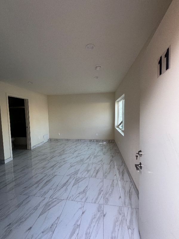 Building Photo - 1193 N Ardmore Ave