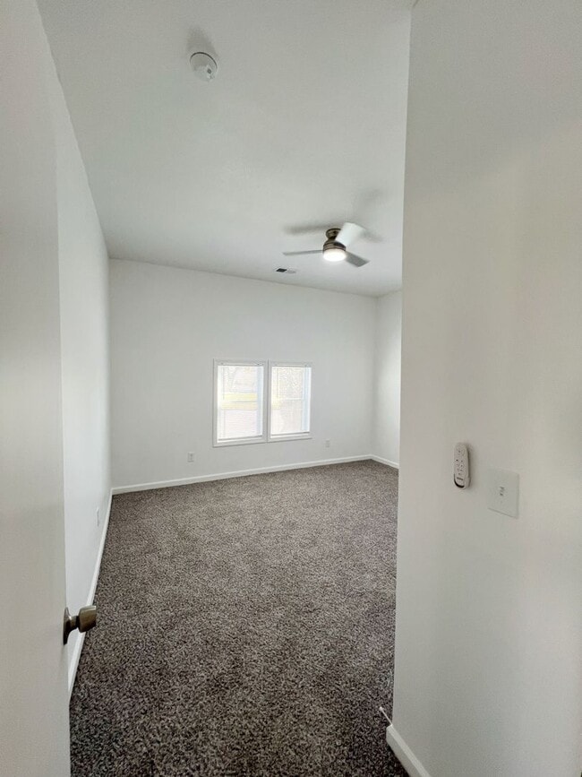 Building Photo - COMING SOON: Beautiful home in KCK!