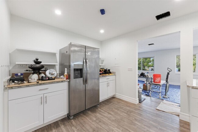 Building Photo - 112 Milton St