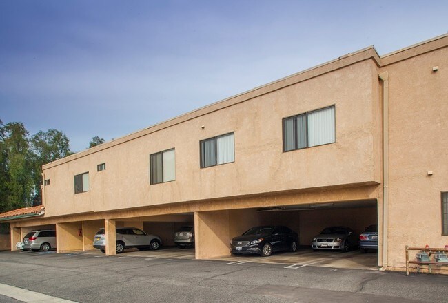 Building Photo - 7901 Duchess Drive - Duchess Terrace