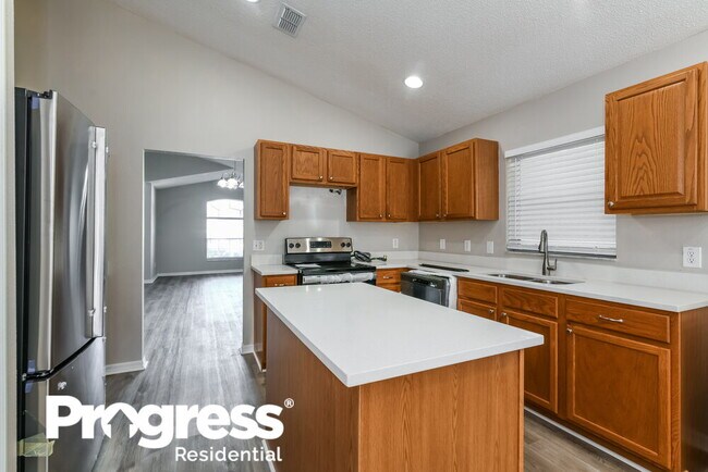 Building Photo - 16530 Golden Eagle Blvd