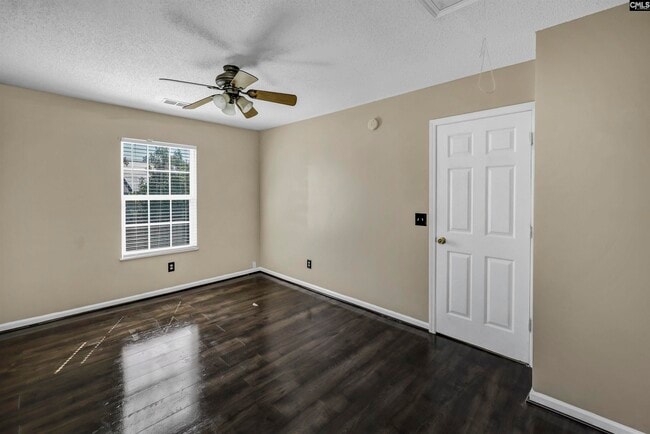 Building Photo - 331 Woodcote Dr