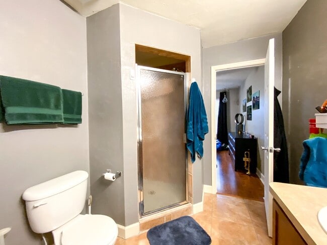 Building Photo - Woods Edge South #114