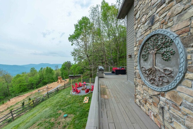 Building Photo - 36 Randall Dr