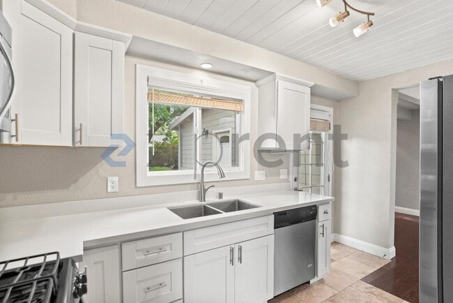 Building Photo - Unit