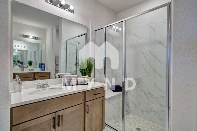 Building Photo - 888 Casina Cir