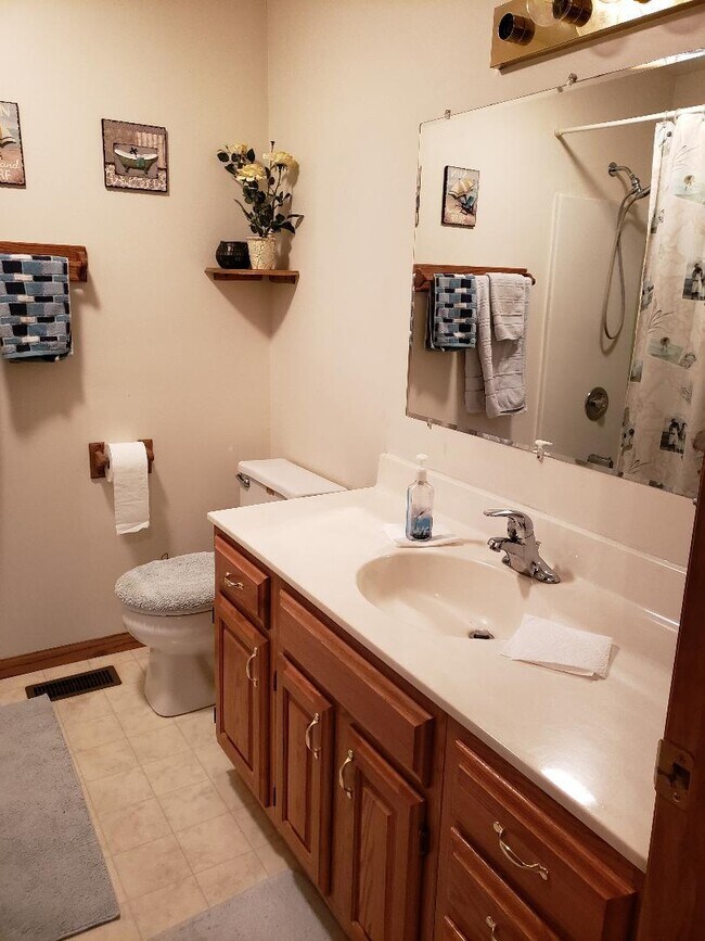 Building Photo - 416 Red Wing Ln