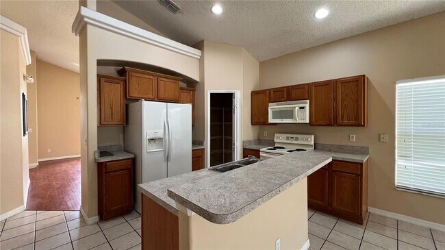 Building Photo - 16713 Rolling Green Dr