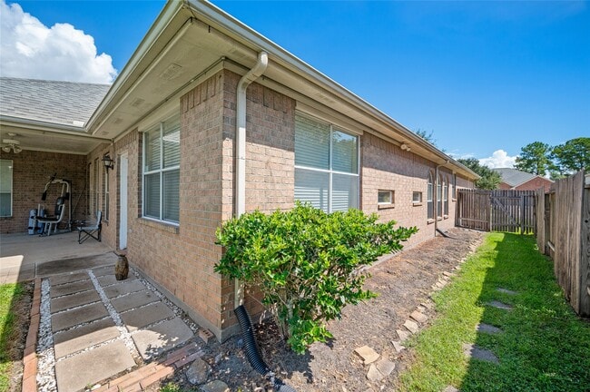 Building Photo - 11402 Bucks Bridge Ln
