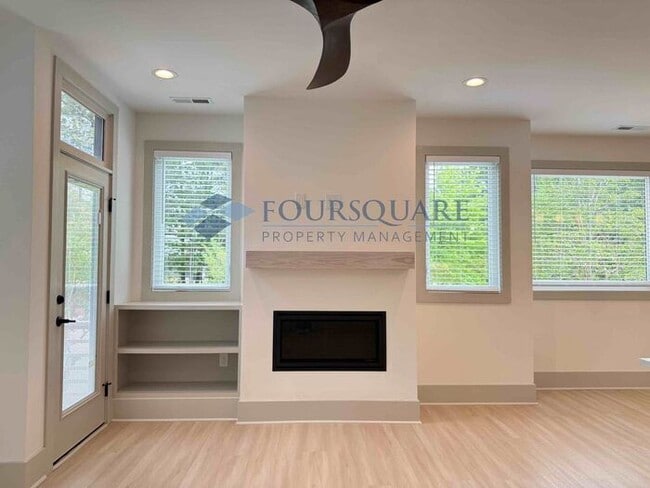 Building Photo - Modern 4-Bed / 4-Bath Townhome with Covered Patio, Deck & Garage – Inside the Beltline Near Downt...