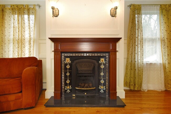 Building Photo - 20 Blossom St