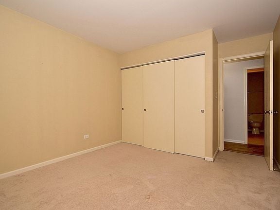 Building Photo - "Charming 2-Bedroom Oasis with 2 Full Bath...