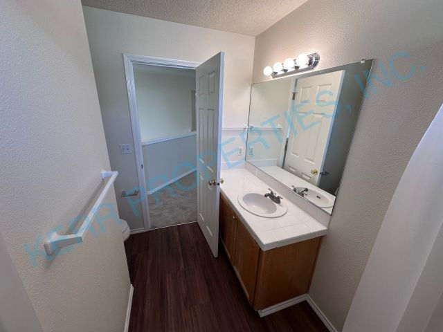 Building Photo - Spacious 4-Bed Oasis with 2.5 Baths in Cla...
