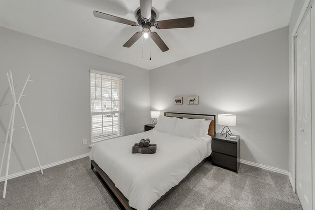 Building Photo - 2922 Clover Valley Dr