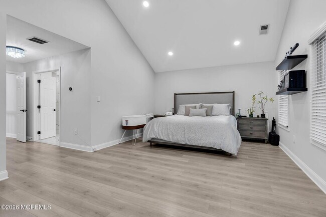 Building Photo - 37 Fells Dr