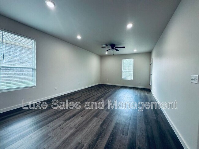 Building Photo - 16305 Villa Valeria Way