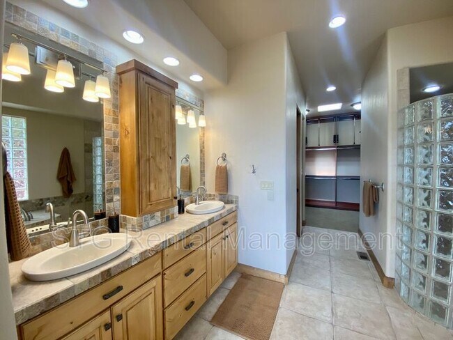 Building Photo - 2336 2336 W Entrada Trail