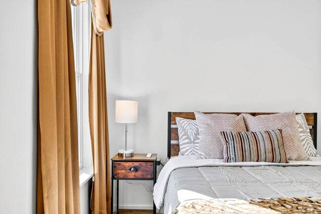 Building Photo - 4663 Bayview Dr