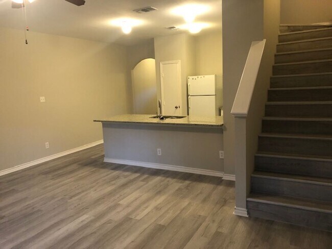 Building Photo - 7806 Kingsbury Wood
