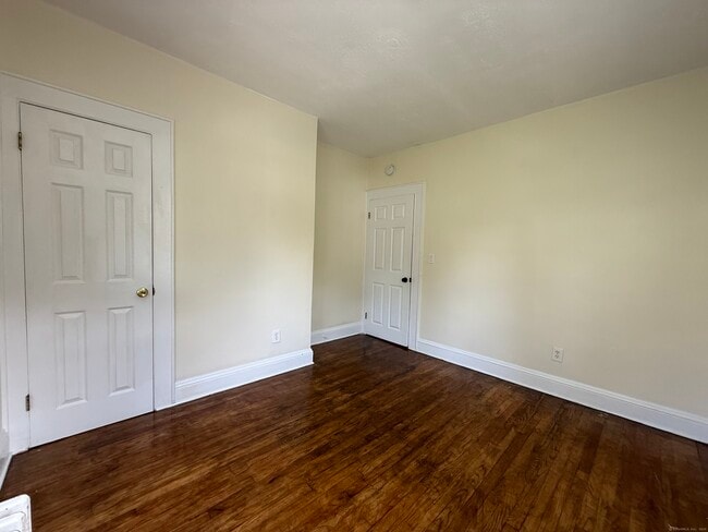 Building Photo - 556 Hawley Ave