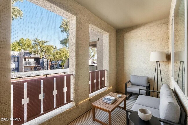 Building Photo - 3250 W Greenway Rd