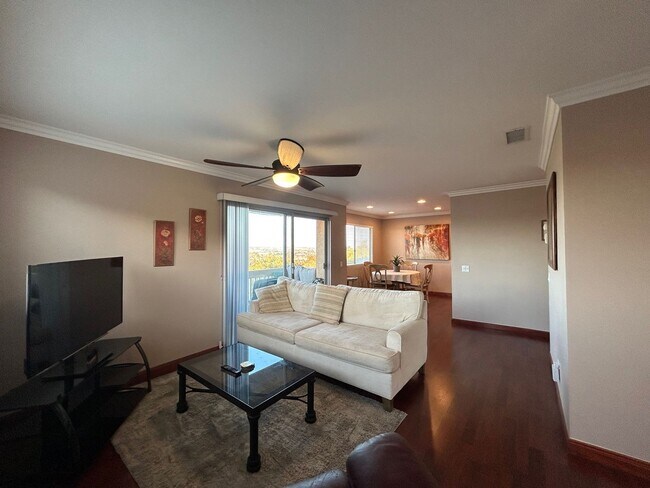 Building Photo - Rent Today!! Stunning 3-Bedroom Condo with...