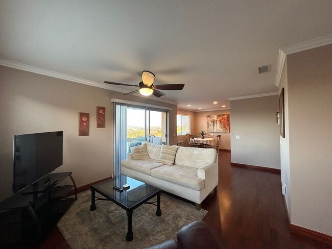 Building Photo - Rent Today!! Stunning 3-Bedroom Condo with Unbeatable Views!