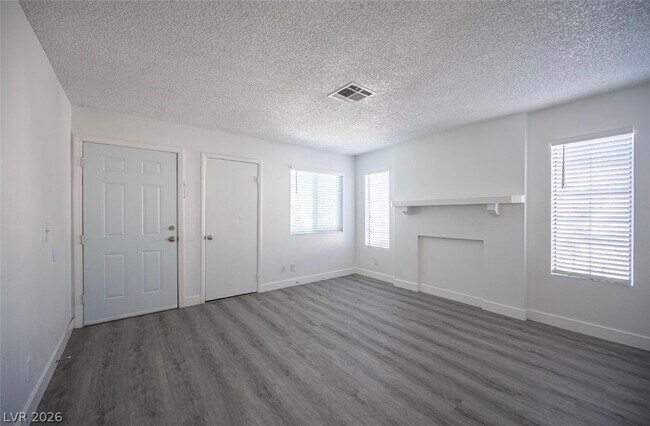 Building Photo - 921 Snug Harbor St