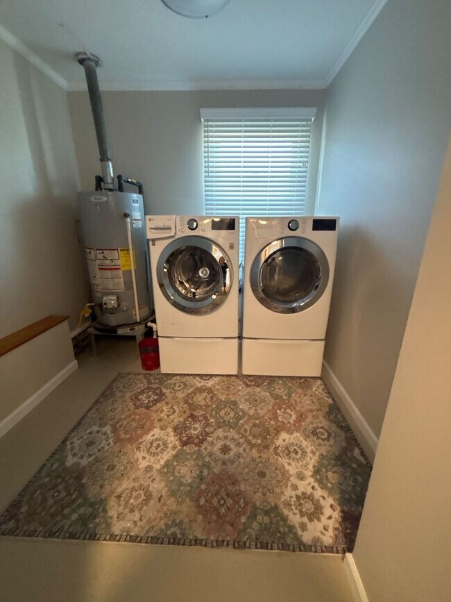 Building Photo - Beautiful 4-Bedroom/2.5 Bath Single-Family Home in Great Neighborhood in Johnson City, TN, with d...