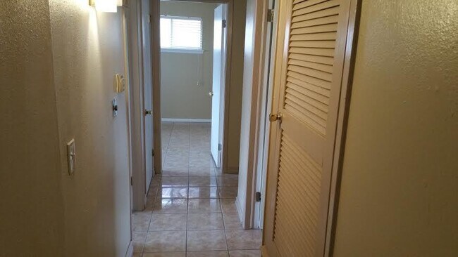 Building Photo - 5816 Blackhawk Dr