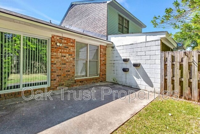 Building Photo - 4428 N Shirley Dr