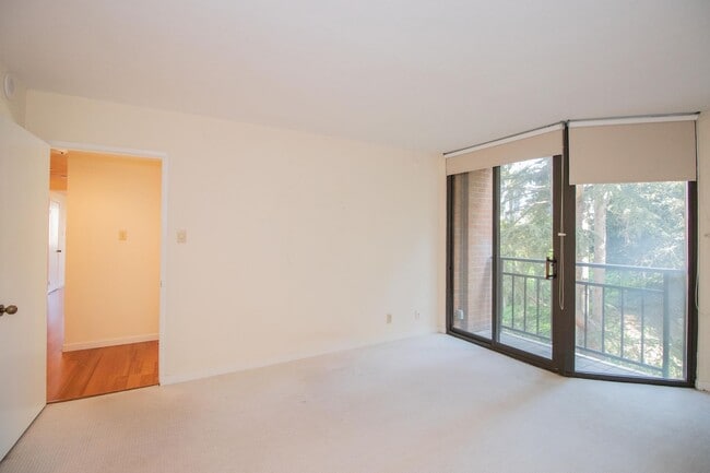 Building Photo - 101 Lombard St