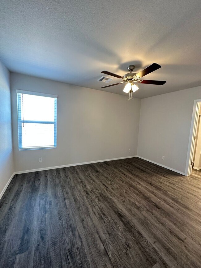 Building Photo - Move-In Ready 3 Bedroom, 2 Bathroom Home in Broken Arrow