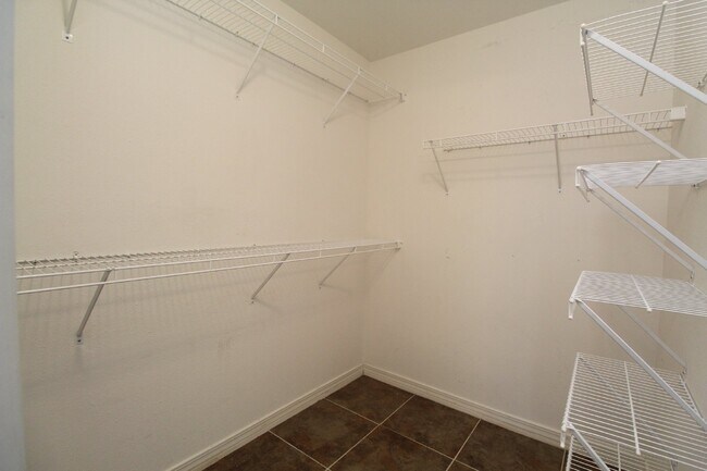 Building Photo - Spacious 3BR with Sunroom & Eat-In Kitchen – Holsberry Estates