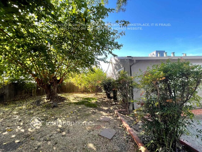 Building Photo - 3823 Shasta Cir