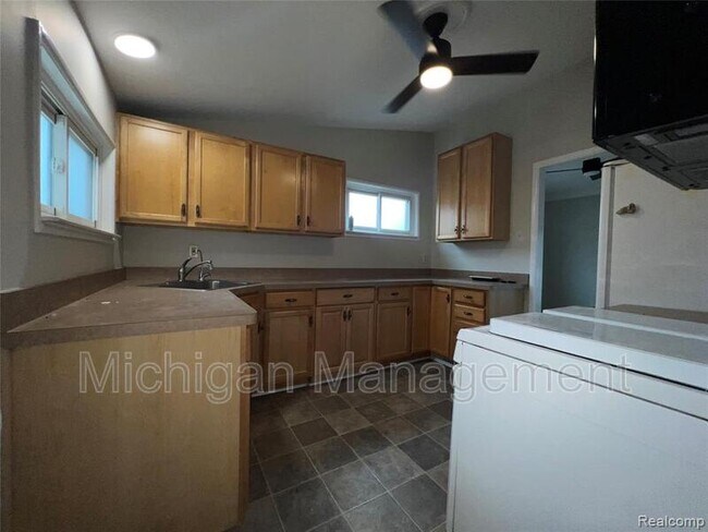 Building Photo - 32028 Maine St