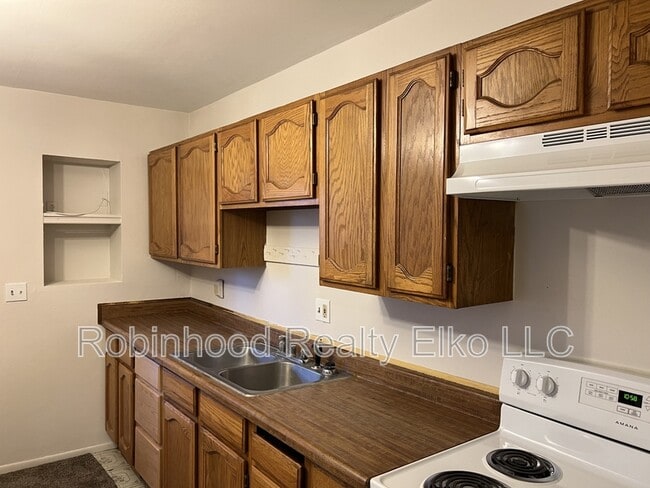 Building Photo - 533 8th St