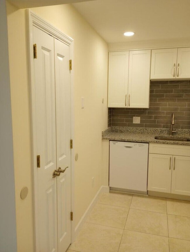 Building Photo - Rental in Stuart