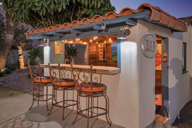 Building Photo - 52123 Avenida Diaz