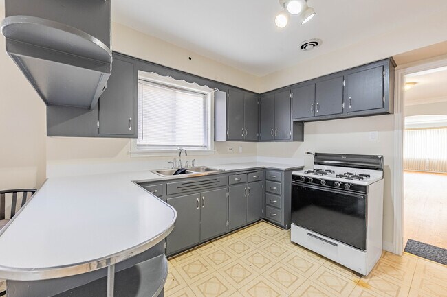 Building Photo - 7920 S Winchester Ave