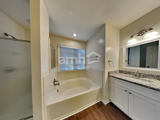 Building Photo - 5918 Highland Grove Dr