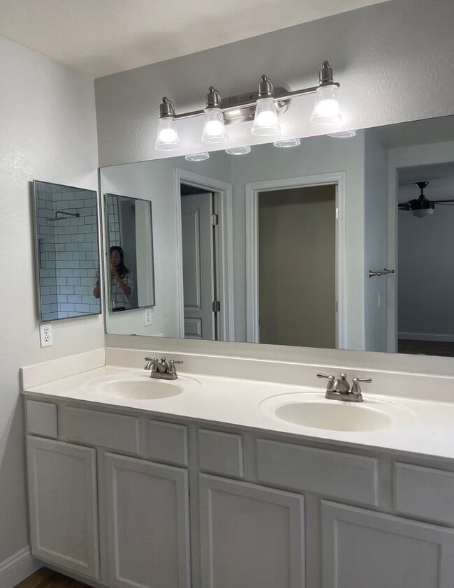 Building Photo - 3 BD IN POWER RANCH