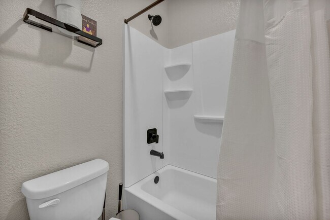 Building Photo - Fully Furnished Modern Townhome with utilities included and flexible lease options available