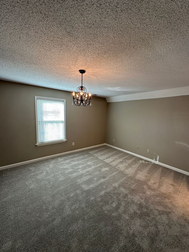 Building Photo - Elegant 4 BR w/POOL MAINTENANCE INCLUDED near Cherokee Valley Golf Club