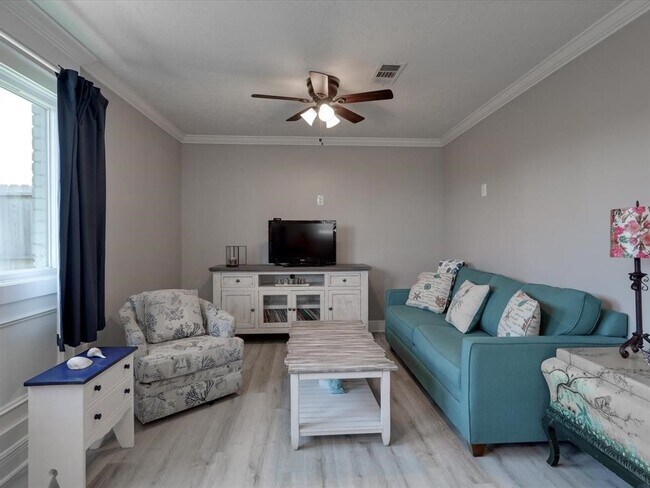 Building Photo - 10 Windsor Ct