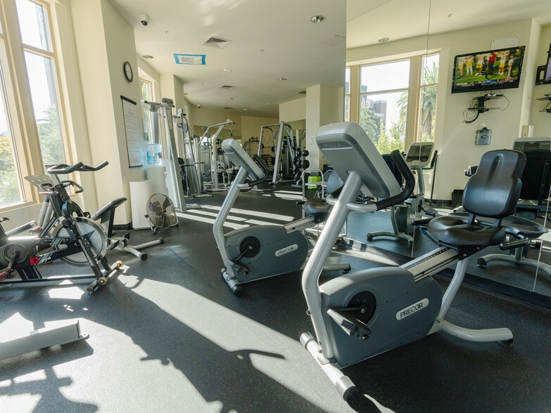 Building Photo - 88 King St