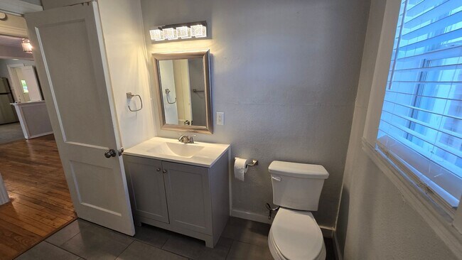 Building Photo - 237 Senisa Dr