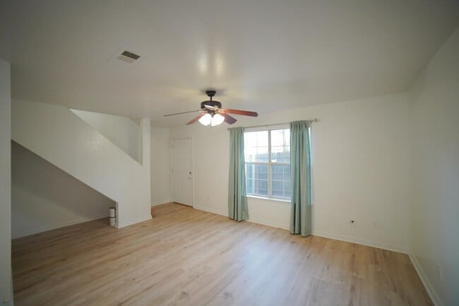 Building Photo - 1264 Ocala Rd